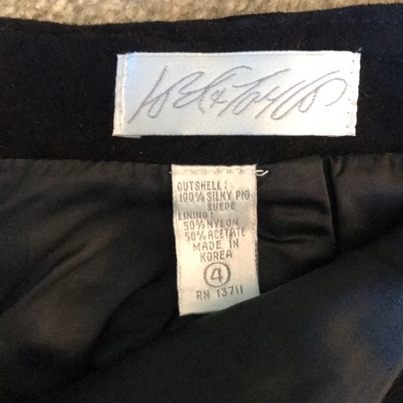 Black silky suede pencil skirt. - Picture 4 of 4